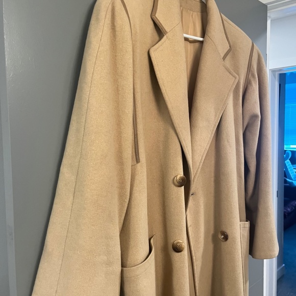 Gorgeous tan peacoat - Picture 2 of 5